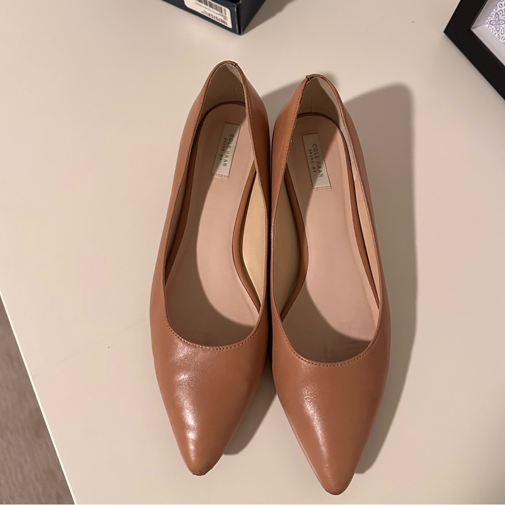 COLE HAAN Vesta Leather Beige Flats - Size 8 - Picture 4 of 10